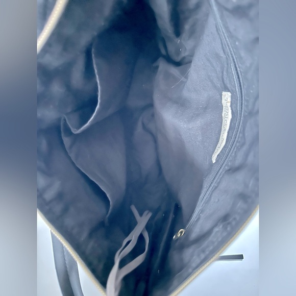 T-Shirt & Jeans: grey flowing fringe hobo bag - Picture 3 of 3